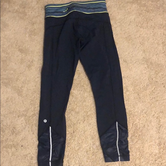 Navy Lululemon ice queen tight -size 4 - Picture 2 of 2